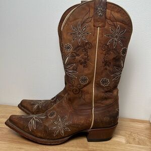 7 1/2 B ~ Shyanne | Daisy Mae | Leather Boots